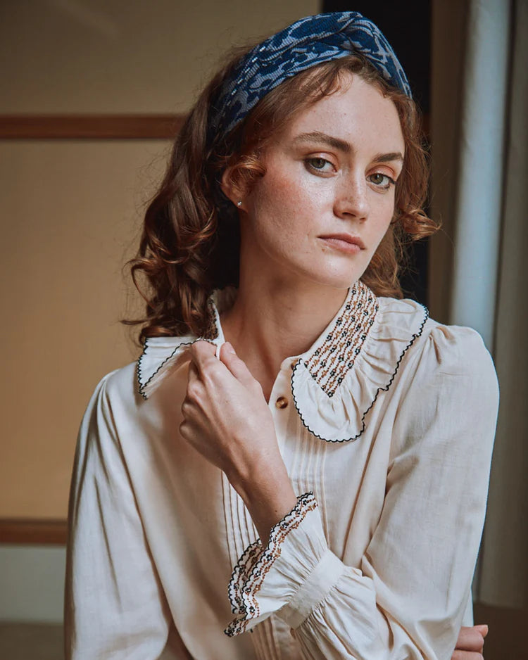 Chemise Vintage shirt with cream embroidered collar